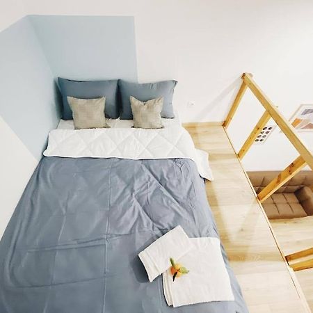 Velestinou Private Maisonette Lägenhet Aten Exteriör bild