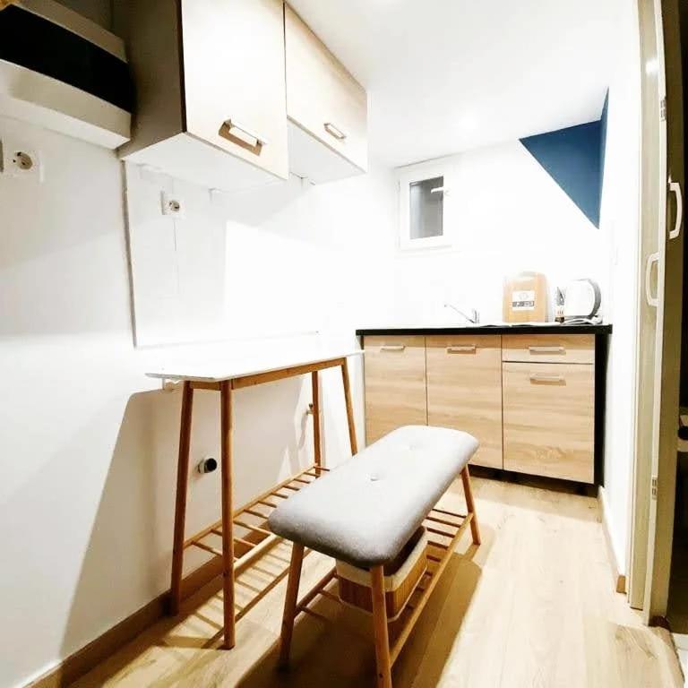 Velestinou Private Maisonette Lägenhet Aten Exteriör bild