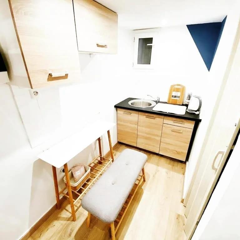 Velestinou Private Maisonette Lägenhet Aten Exteriör bild