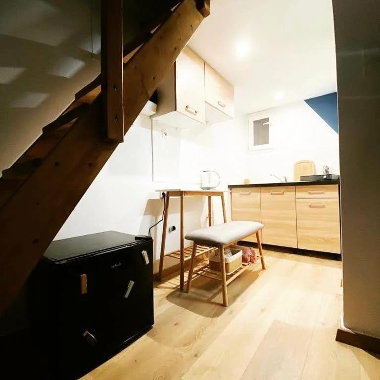 Velestinou Private Maisonette Lägenhet Aten Exteriör bild