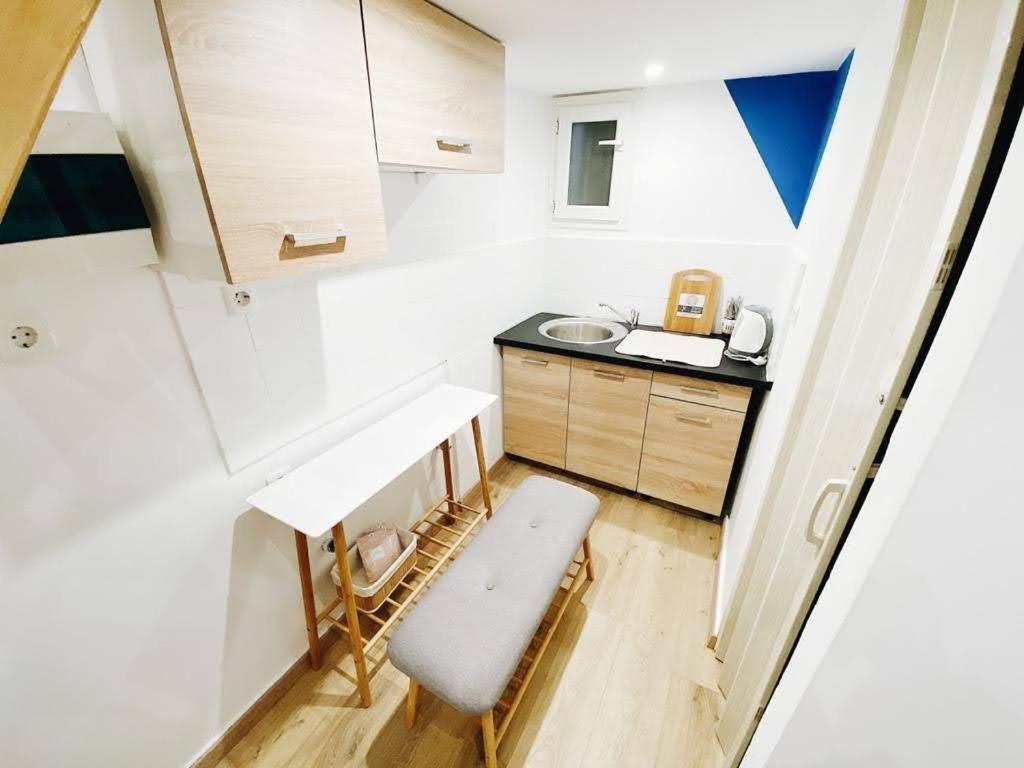 Velestinou Private Maisonette Lägenhet Aten Exteriör bild